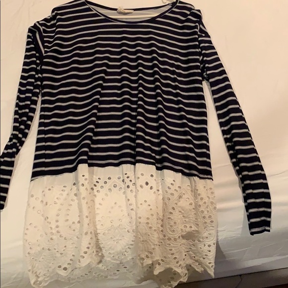 Boutique long sleeve with lace bottom - Picture 1 of 1